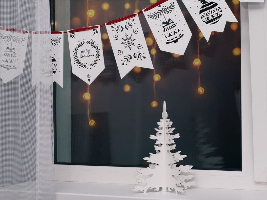 Новорічний декор для дому - Гірлянда "Зимова витинанка"